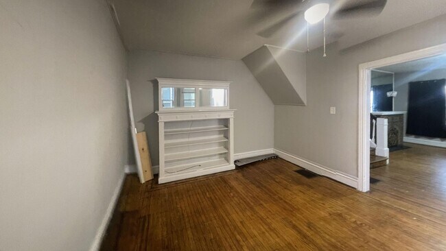 Building Photo - Spacious 4-Bedroom Home with Excellent Tra...