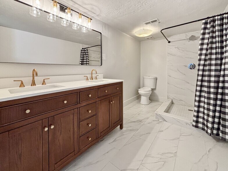 Building Photo - 4650 Quail Park Dr