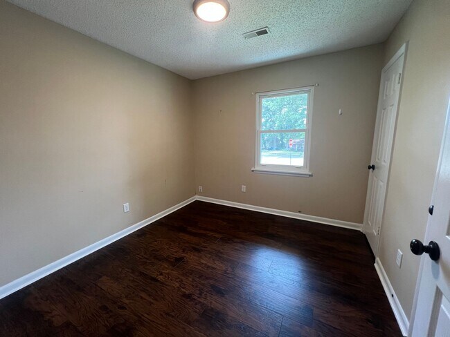 Building Photo - 13847 Mariellen Rd