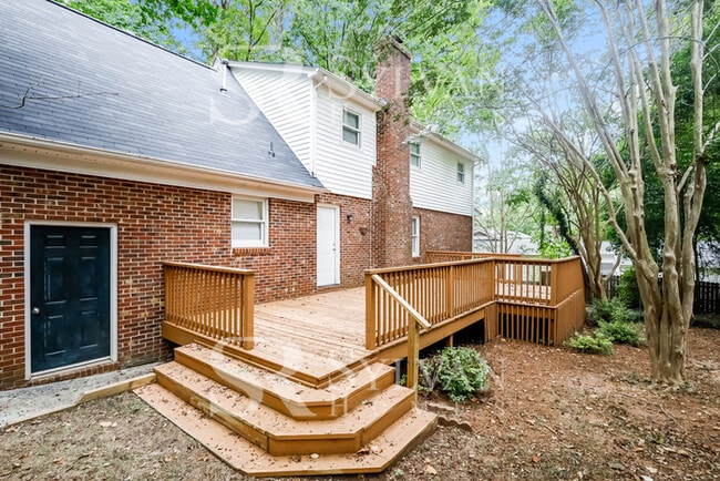 Building Photo - Enjoy living the good life in this 3 bedroom, 2.5 bathroom home