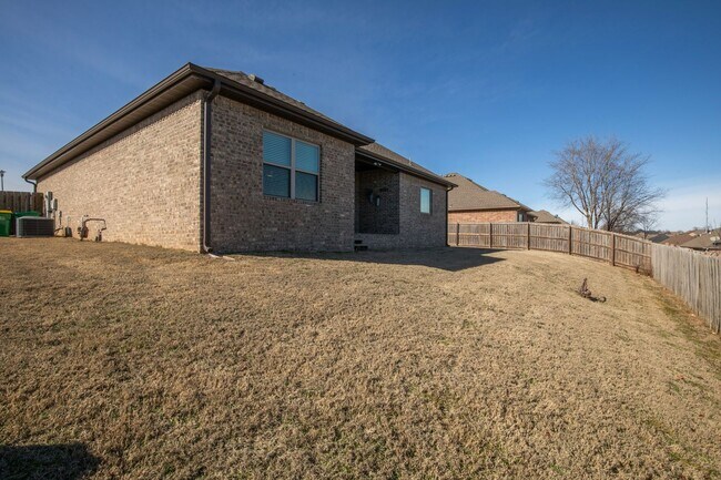 Building Photo - ***750 Fontana Street***