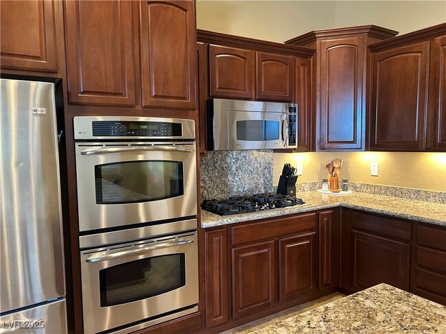 Building Photo - 2685 La Boutique St