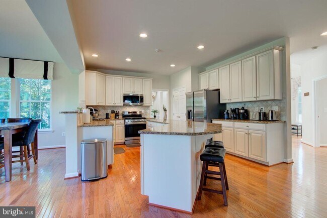 Building Photo - 25291 Kilkeen Way
