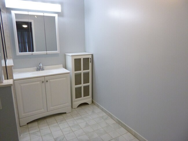 Building Photo - Very Nice Large 4/3/2 Home in Paar Estates