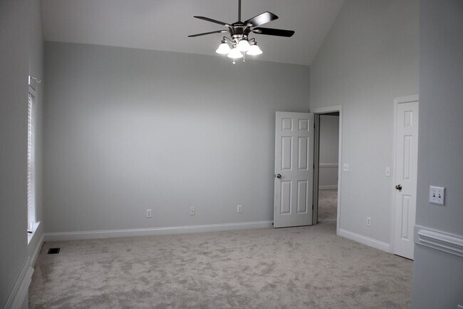Building Photo - 3705 Warwick Pl