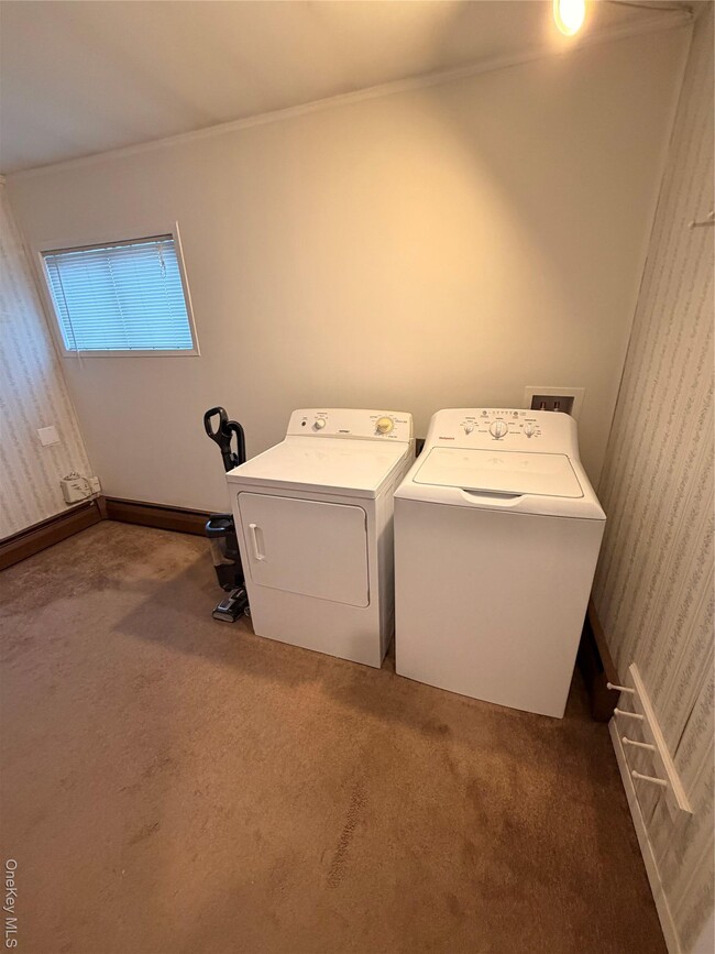 Building Photo - 12 Elves Ln