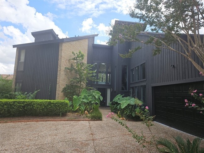 Building Photo - 2918 Manila Ln