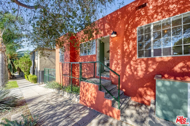 Building Photo - 951 N Hoover St