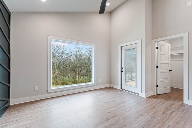 Building Photo - 491 S Happy Hollow Rd