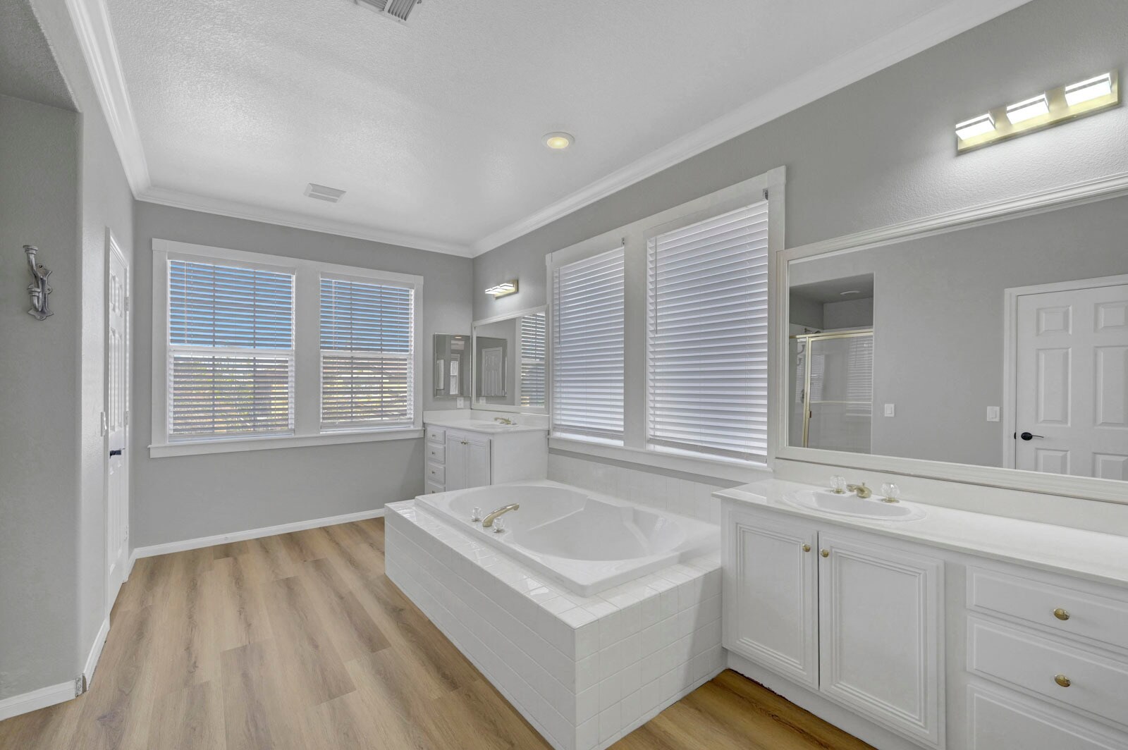 Building Photo - 11013 Mount Royal Ave