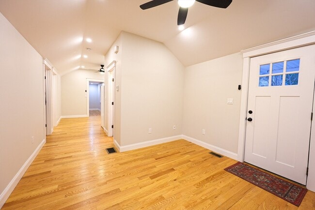 Building Photo - 85 Oak St