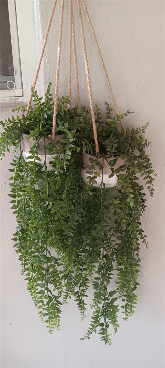 Building Photo - 1600 SW 14th St