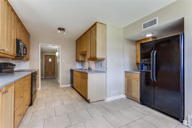 Building Photo - 817 Sherbrook Dr