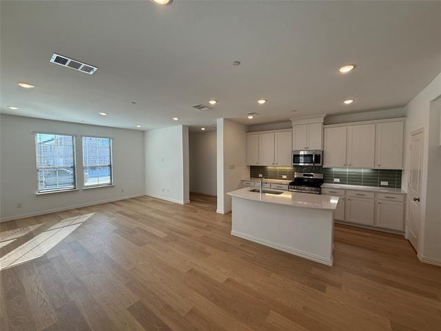 Building Photo - 724 4th St