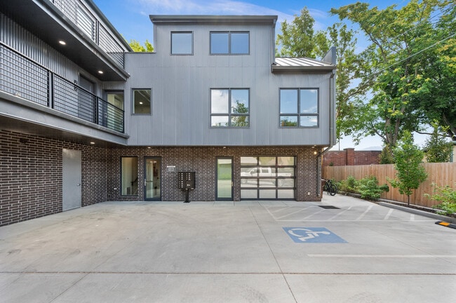 Building Photo - 810 E 800 S