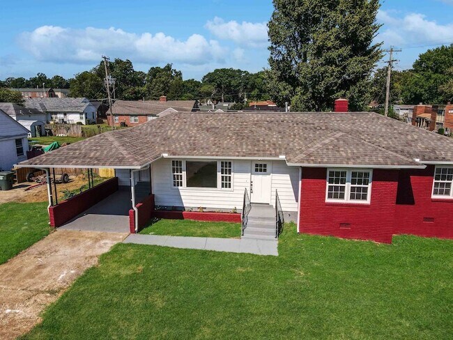 Building Photo - 1049 N Idlewild St