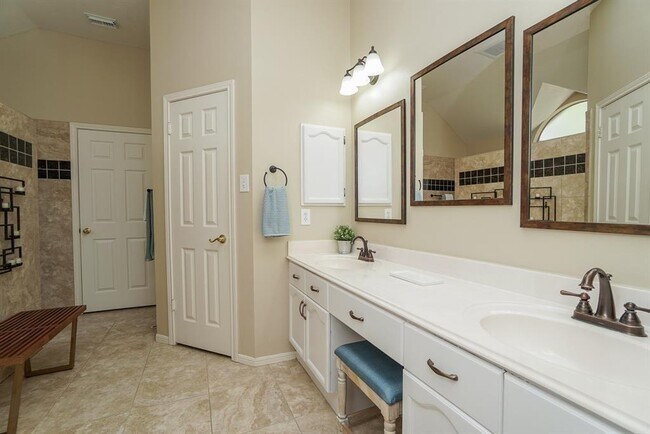 Building Photo - 210 Rolling Plains Dr