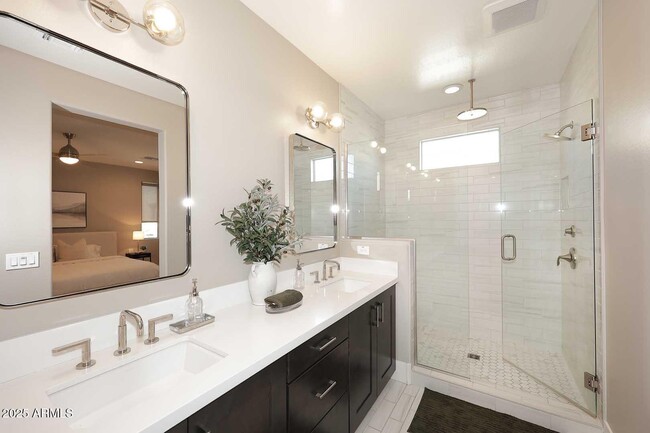 Building Photo - 7464 E Paraiso Dr