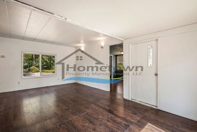 Primary Photo - 2 Bedroom 1 Bath Home Available in Sagle's...