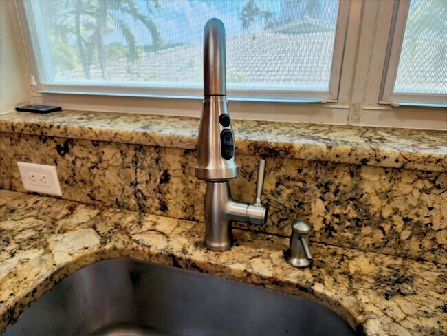 Building Photo - 2008 S Federal Hwy