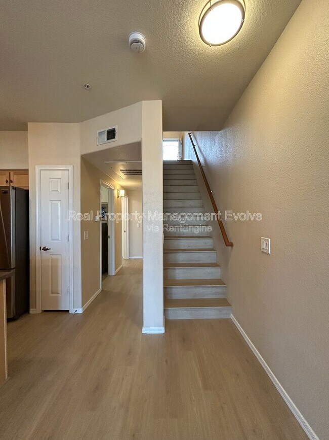 Building Photo - 425 W Rio Salado Pkwy
