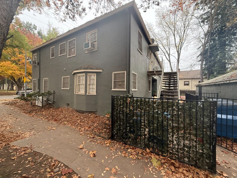 Building Photo - 2000 6th St