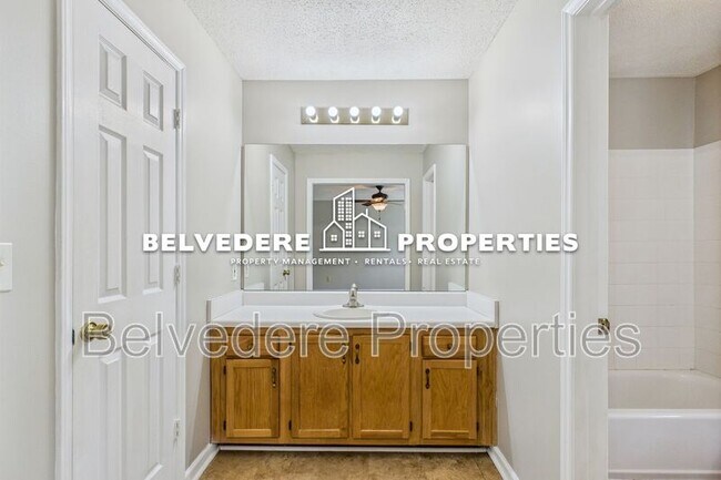 Building Photo - 900 Stockwood Ct