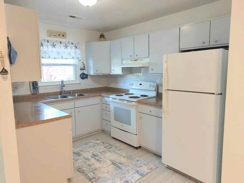Building Photo - 500 Barberton Dr