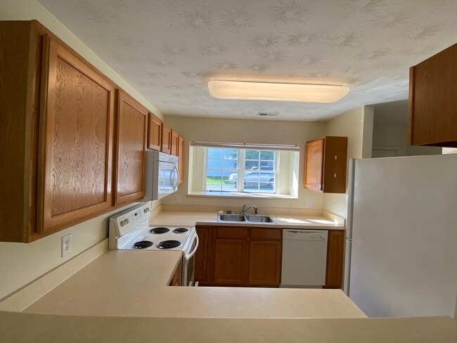 Building Photo - Renovated Home with Open Floor Plan, NEW L...