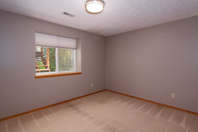 Building Photo - COMING SOON !! 3 bed 2.5 Bath Home on .5 acre lot in corner of Culdesac Mead School District