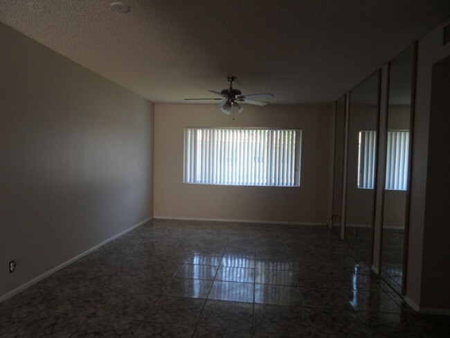 Building Photo - 2-Bed, 2-Bath Condo in Coral Springs!