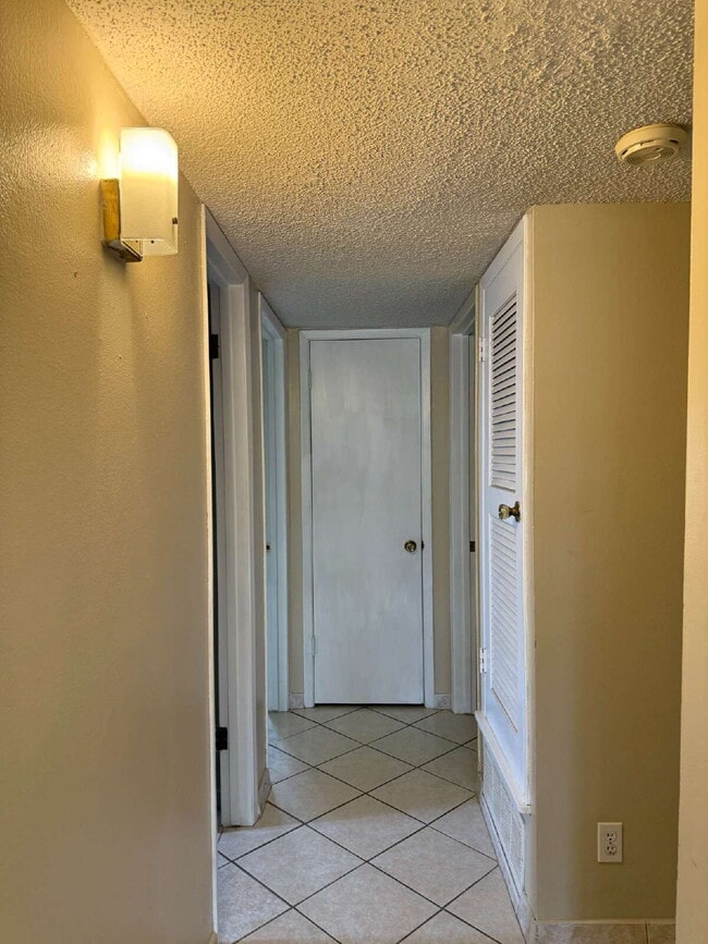 Building Photo - 220 Rio Tinto Dr