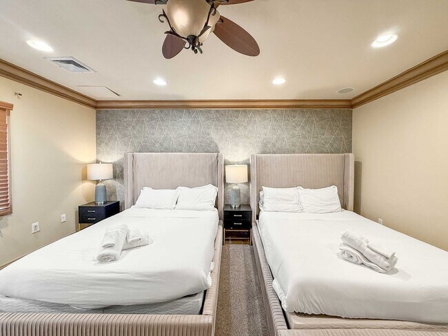 Building Photo - 602 S Front St