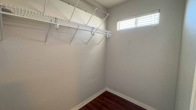 Building Photo - 3-bedroom, 2.5-bath split-level condo