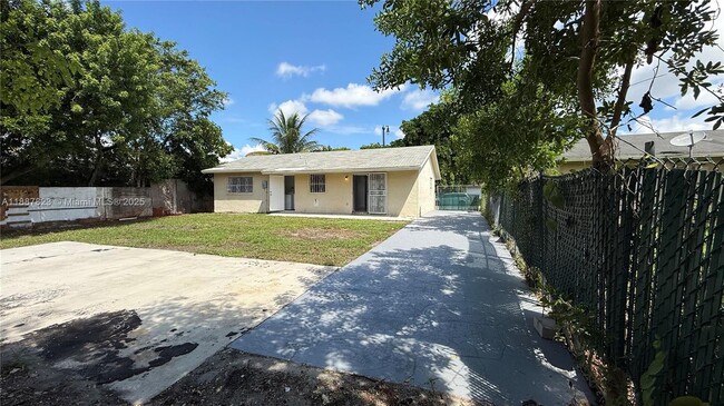 Building Photo - 2740 NW 9th St