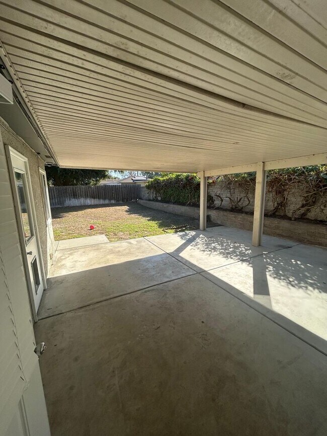 Building Photo - Beautiful Remodeled 3 Bedroom 2 Bath Home,...