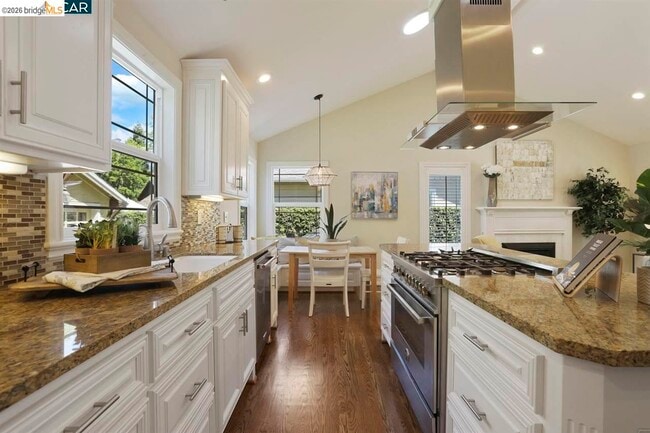 Building Photo - 3484 Moraga Blvd