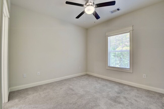 Building Photo - Luxury 3-Bed, 3.5-Bath Townhome in Gatewoo...