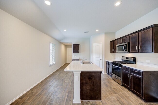 Building Photo - 16937 Rich Pines Dr