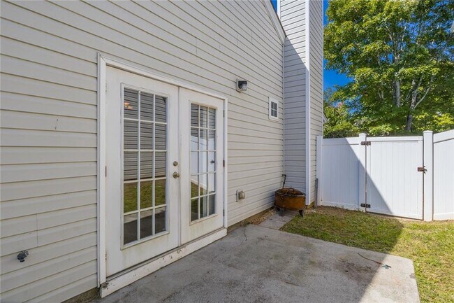 Building Photo - 2375 Lexington Ln