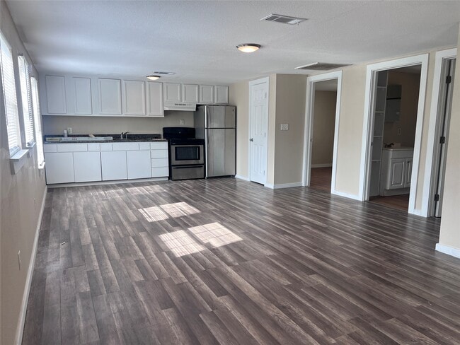 Building Photo - 814 Sun St