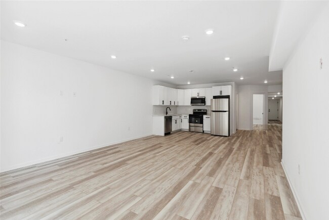 Primary Photo - 890-892 N 42nd St