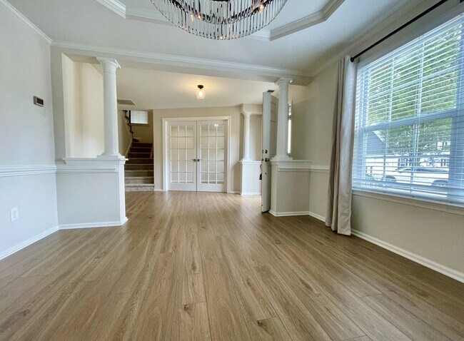 Building Photo - 6207 Oaken Gate Dr S