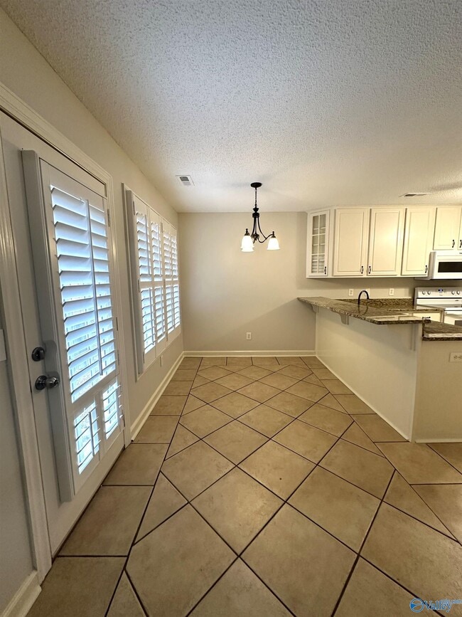 Building Photo - 722 Hobbs Rd SE