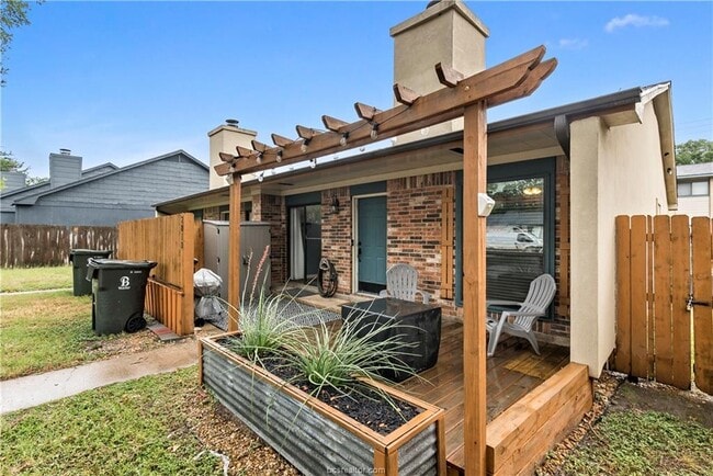 Building Photo - 2810 Forest Bend Dr