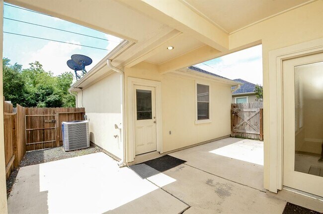 Building Photo - 14415 Mayport Ln