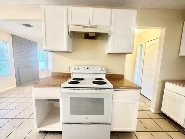 Building Photo - 5101 Purple Sage Dr