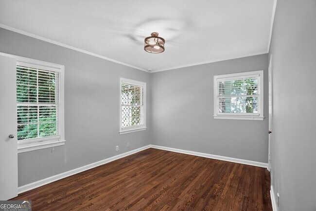 Building Photo - 807 Cardova Dr NE