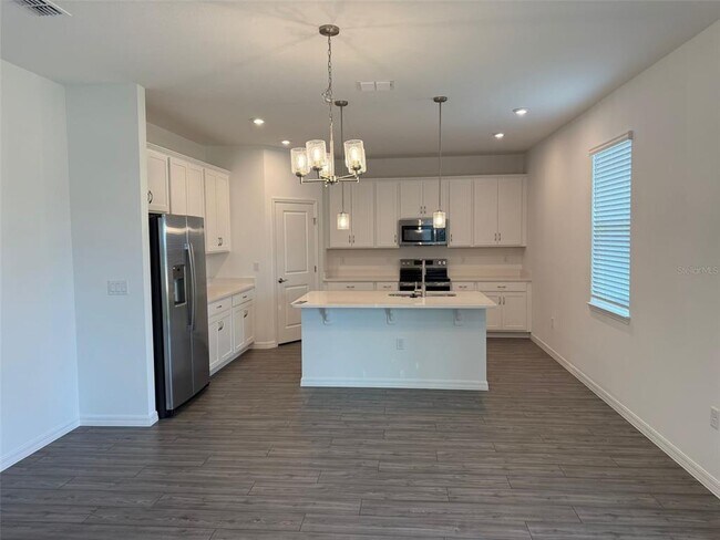 Building Photo - 3565 Dahlia Dr