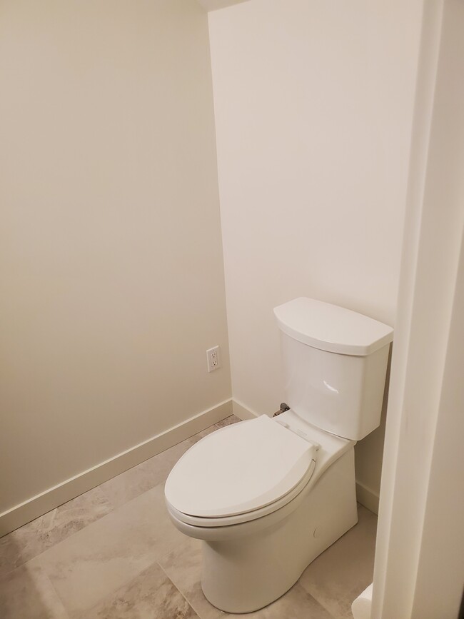 Guest half bath 2 - 4320 Bel-Red Rd